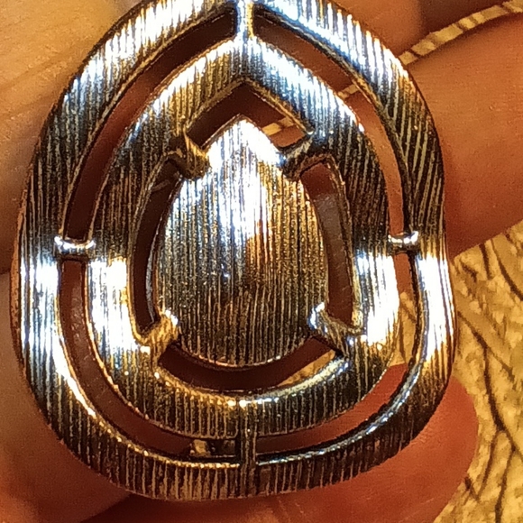 EUC Fashion earrings - Picture 2 of 3